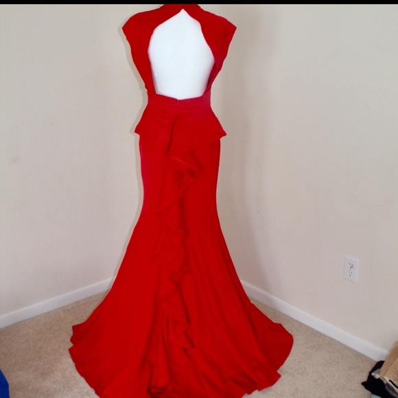 Red Gown - Picture 3 of 4